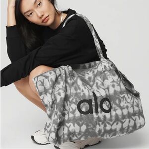 NWT Alo Yoga Shopper Tote Grey Tie Dye